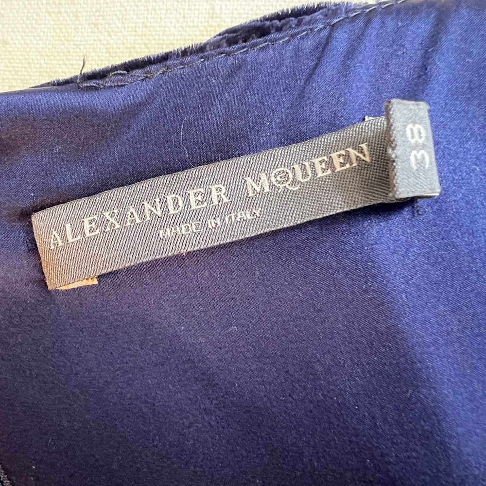 Vintage Alexander McQueen velvet Gown from 2007 collection - Picture 7 of 13